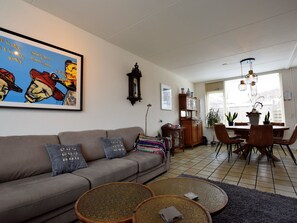 Dining - Lovely Holiday Home in Noordwijk With Garden (Noordwijk)