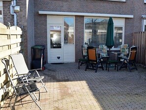 Balcony - Lovely Holiday Home in Noordwijk With Garden (Noordwijk)