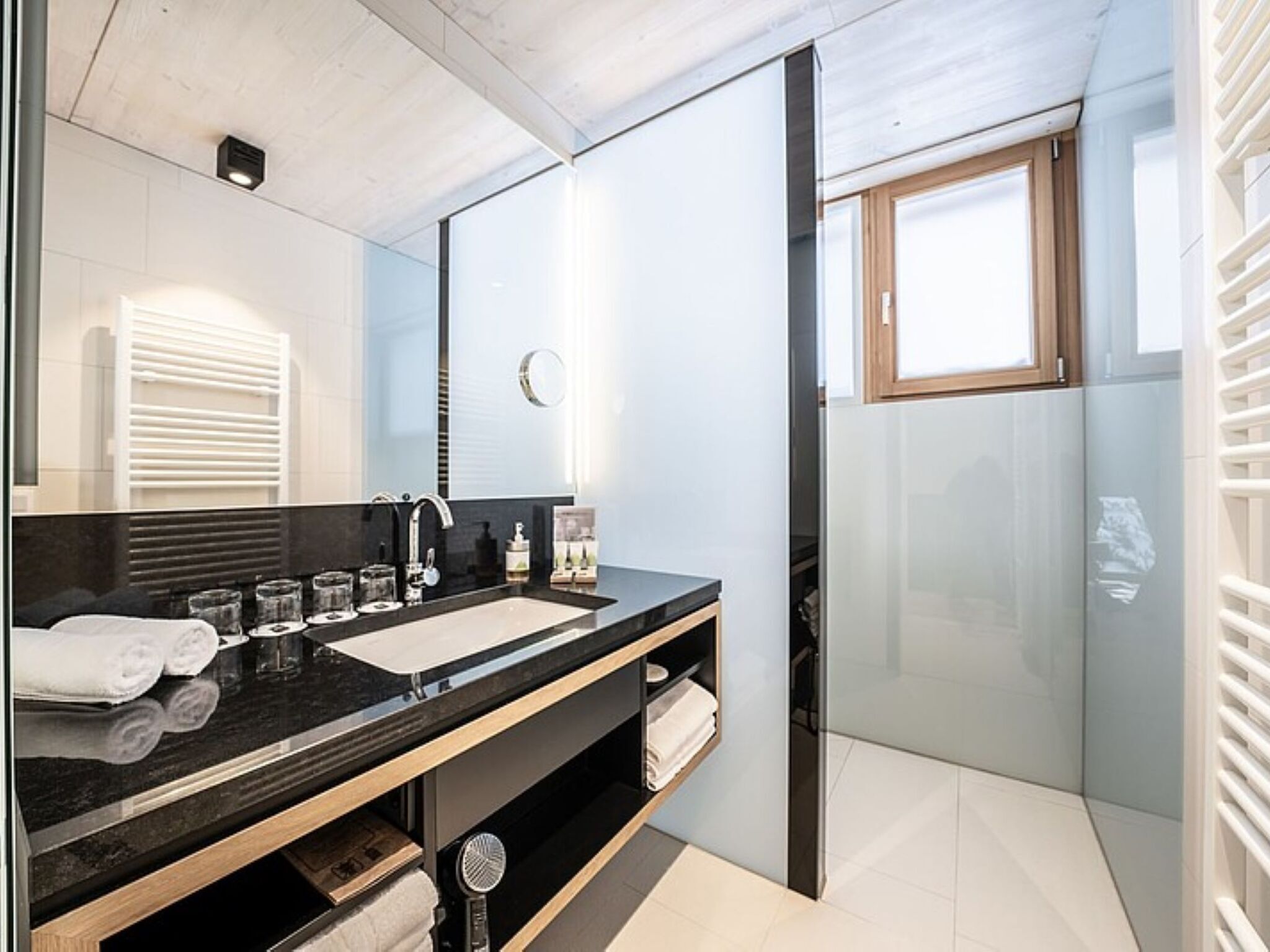 Shower, towels