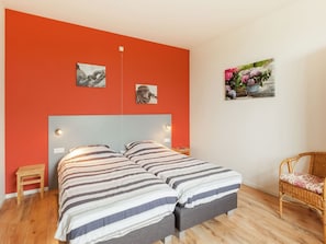 House | 3 bedrooms, individually furnished, iron/ironing board - Farmhouse in Zeeland With Terrace (Kamperland)