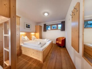 House | 3 bedrooms, bed sheets