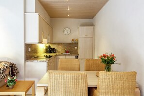 Apartment | Dining - Apartment in Oostkapelle Near the Beach (Oostkapelle)
