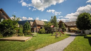 House | Garden - Holiday Home on the Kresichberg With Swimming Pool (Sankt Georgen am Kreischberg)