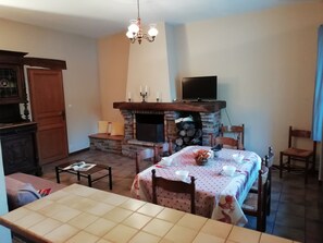 House | Dining - Holiday Home in Quend-plage Near Forest (Quend)