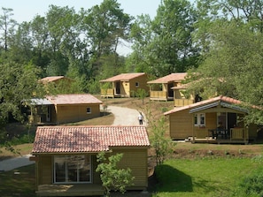 Exterior - Well-kept Mobile Home Situated Among Vineyards in Dordogne (Saint-Andre-et-Appelles)