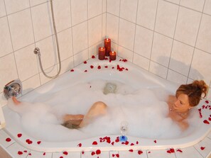 Bathtub, towels - Modern Apartment in Biberwier Tyrol With Large Terrace (Biberwier)