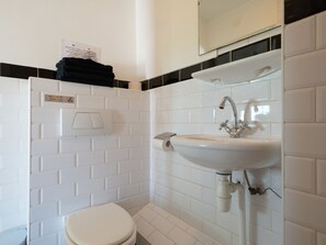 Bathroom - Paradiasical Apartment in Lutjewinke With Pool, Sauna, Patio (Lutjewinkel)