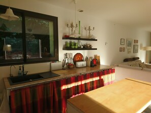 Villa | Private kitchen | High chair - Villa in Bruniquel by Aveyron River (Bruniquel)