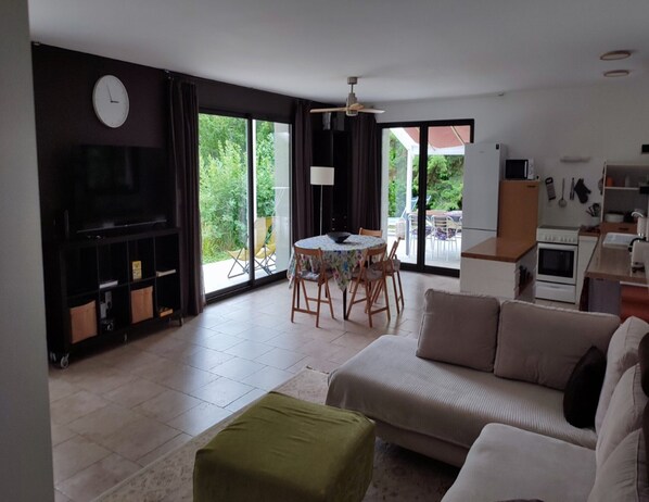 Villa | Living room - Villa in Bruniquel by Aveyron River (Bruniquel)