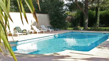 Kolam renang outdoor