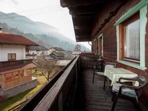 Balcony - Pleasing Apartment With Garden, Balcony, Garden Furniture (Hart im Zillertal)