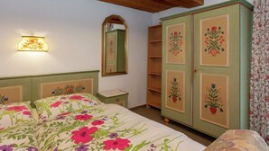 Apartment - Pleasing Apartment With Garden, Balcony, Garden Furniture (Hart im Zillertal)
