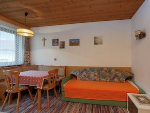 Dining - Pleasing Apartment With Garden, Balcony, Garden Furniture (Hart im Zillertal)