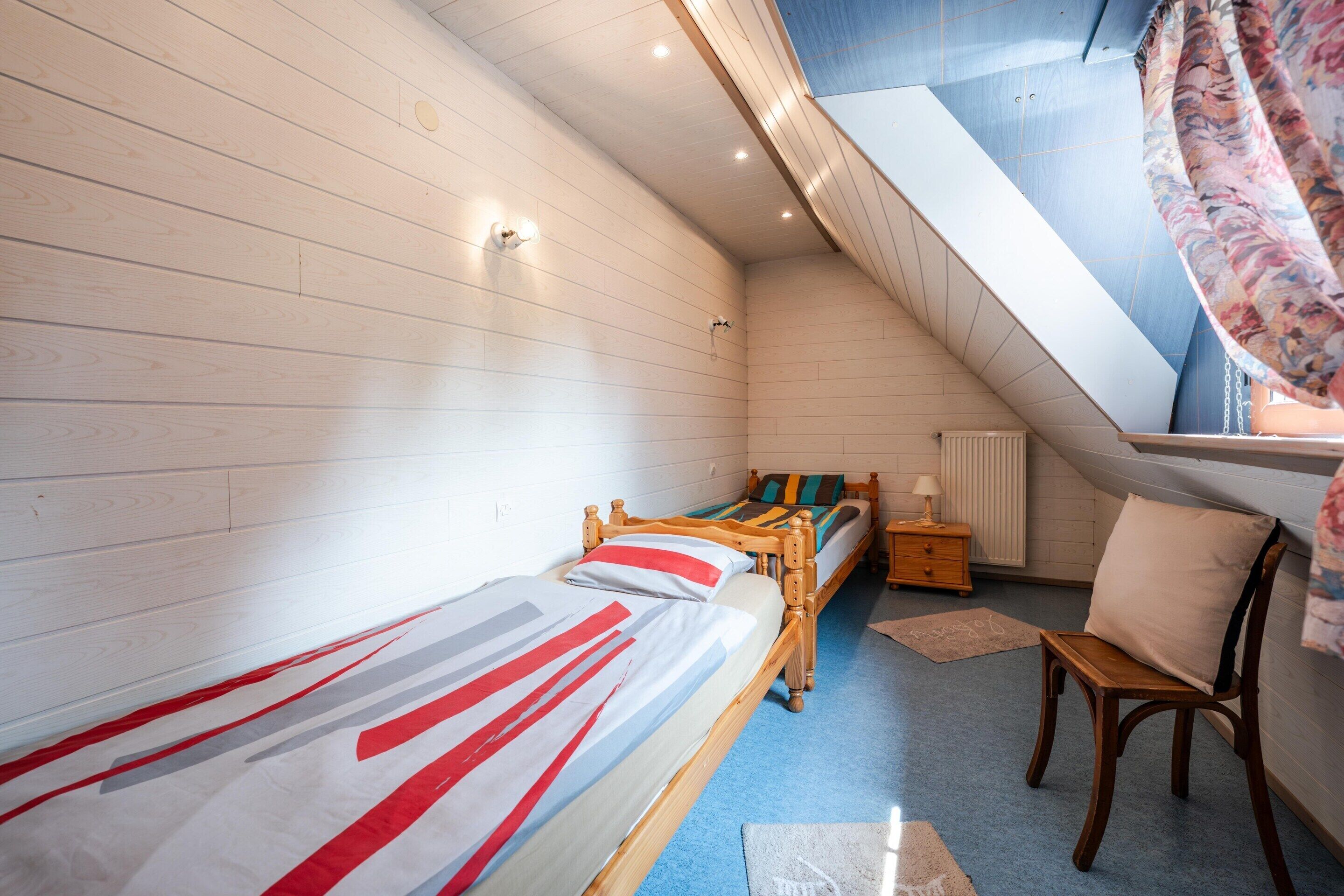 House | 5 bedrooms, individually furnished, bed sheets