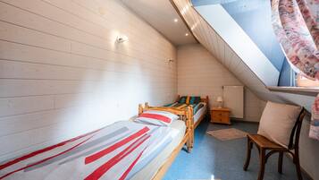 House | 5 bedrooms, individually furnished, bed sheets