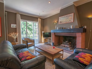 Villa | Living room | Fireplace, DVD player, MP3 dock