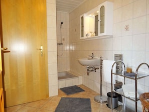 Apartment | Bathroom