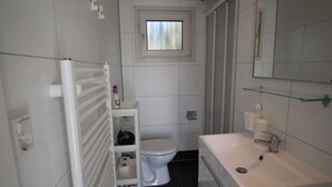 House | Bathroom | Shower - Good Chalet With Dishwasher, Surrounded by Forest (De Bult)