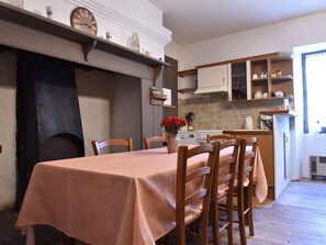 Dining - Vintage Holiday Home in Besse With Swimming Pool (Besse)