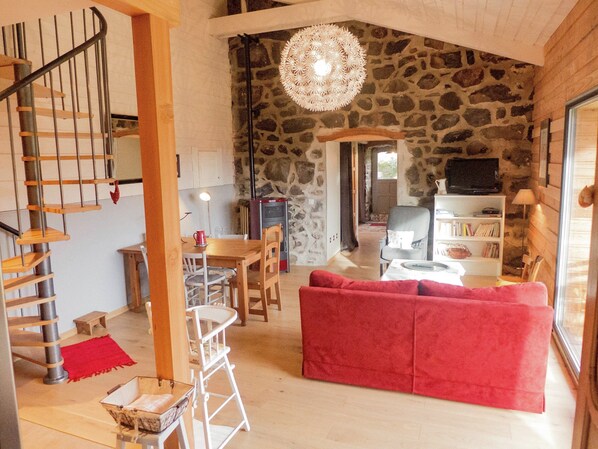 House | Living area - Cozy Countryside Escape in Auvergne (Saint-Privat-d'Allier)