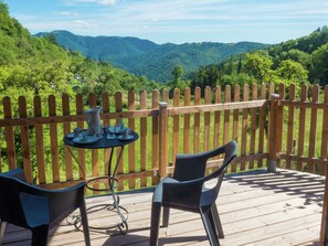 House | Exterior - Cozy Countryside Escape in Auvergne (Saint-Privat-d'Allier)