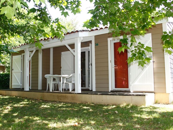 House | Exterior - Detached Chalet With a Covered Terrace in Green Surroundings (Rivieres)