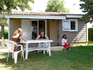 Exterior - Detached Chalet With a Covered Terrace in Green Surroundings (Rivieres)