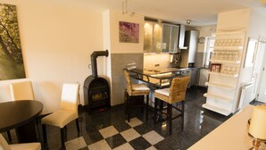 Chalet | Private kitchen | Fridge, microwave, oven, stovetop - Luxurious Chalet in Tyrol With Jacuzzi (Ehrwald)