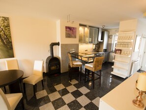 Chalet | Private kitchen | Fridge, microwave, oven, stovetop - Luxurious Chalet in Tyrol With Jacuzzi (Ehrwald)