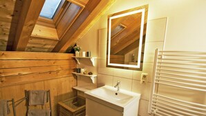 Chalet | Bathroom | Shower, towels - Luxurious Chalet in Tyrol With Jacuzzi (Ehrwald)