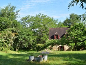 Exterior - Pleasing Holiday Home With Pool,terrace,garden, Bbq, Heating (Saint-Cirq-Madelon)