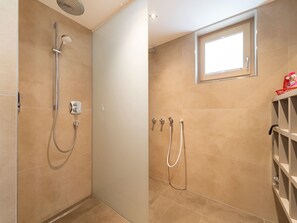 Chalet | Bathroom | Shower - Chalet in Saalbach Near Ski Slopes (Saalbach-Hinterglemm)