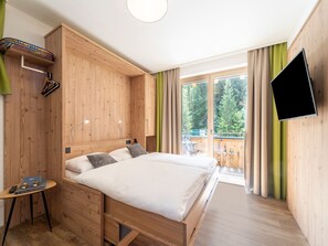 Chalet | 1 bedroom, bed sheets - Chalet in Saalbach Near Ski Slopes (Saalbach-Hinterglemm)