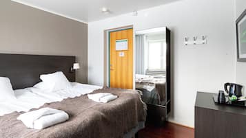 Chambre Standard avec lits jumeaux, salle de bains privée | Rideaux occultants, fer et planche à repasser, Wi-Fi gratuit