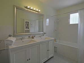 Vila | Kamar mandi | Kombinasi shower/bathtub