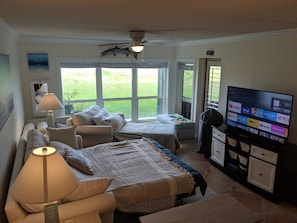 Smart TV, video games, books - Oceanfront Paradise! 2/2 mins from St. Augustine! Great for families & couples! (St. Augustine)