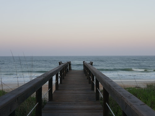 Oceanfront Paradise! 2/2 mins from St. Augustine! Great for families & couples!