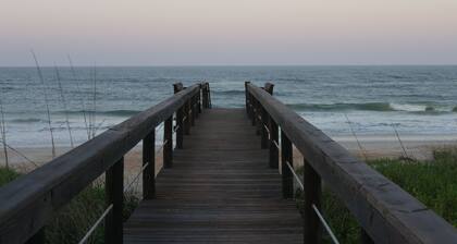 Oceanfront Paradise! 2/2 mins from St. Augustine! Great for families & couples!