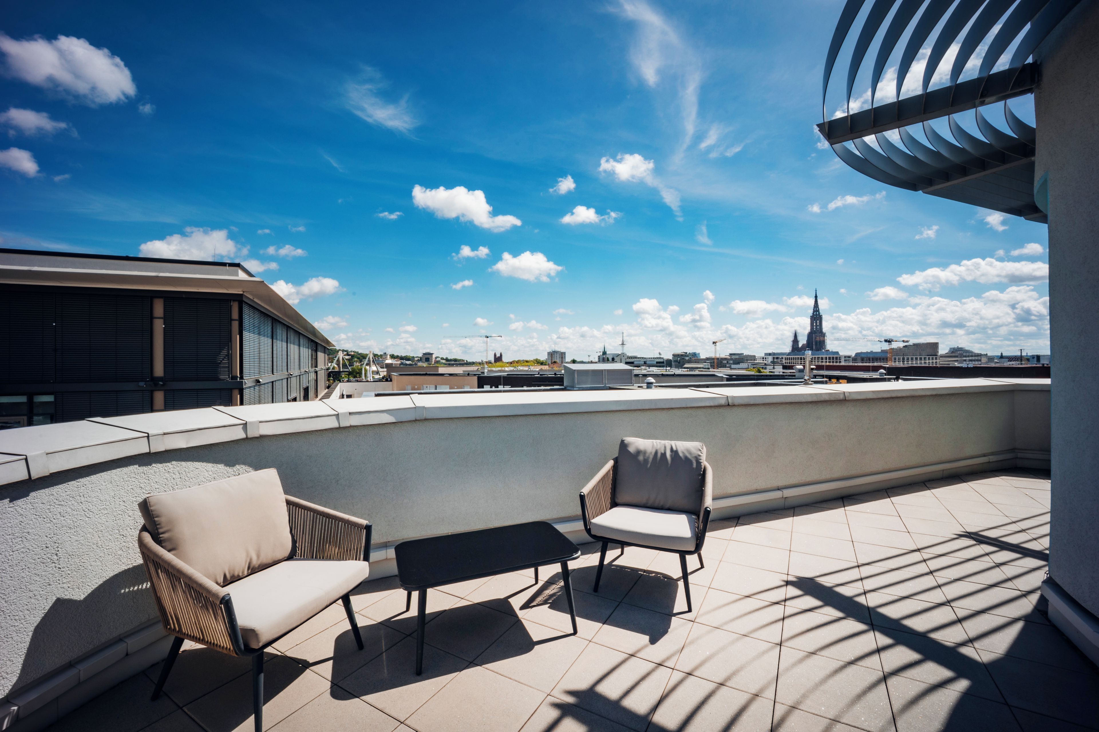 Hiên