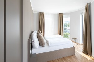 Ropa de cama de alta calidad y escritorio 