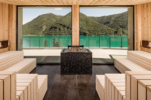 Couples treatment rooms, sauna, hot tub, body treatments, aromatherapy