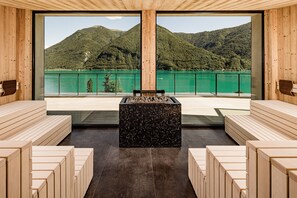 Sales de tractament per a parelles, sauna i banyera d'hidromassatge 