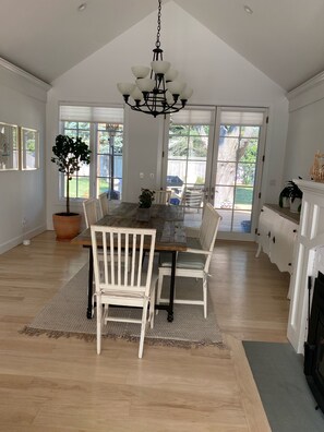 Dining - Southampton Village Cottage - 1.5 miles to Shinnecock Golf. (Southampton)