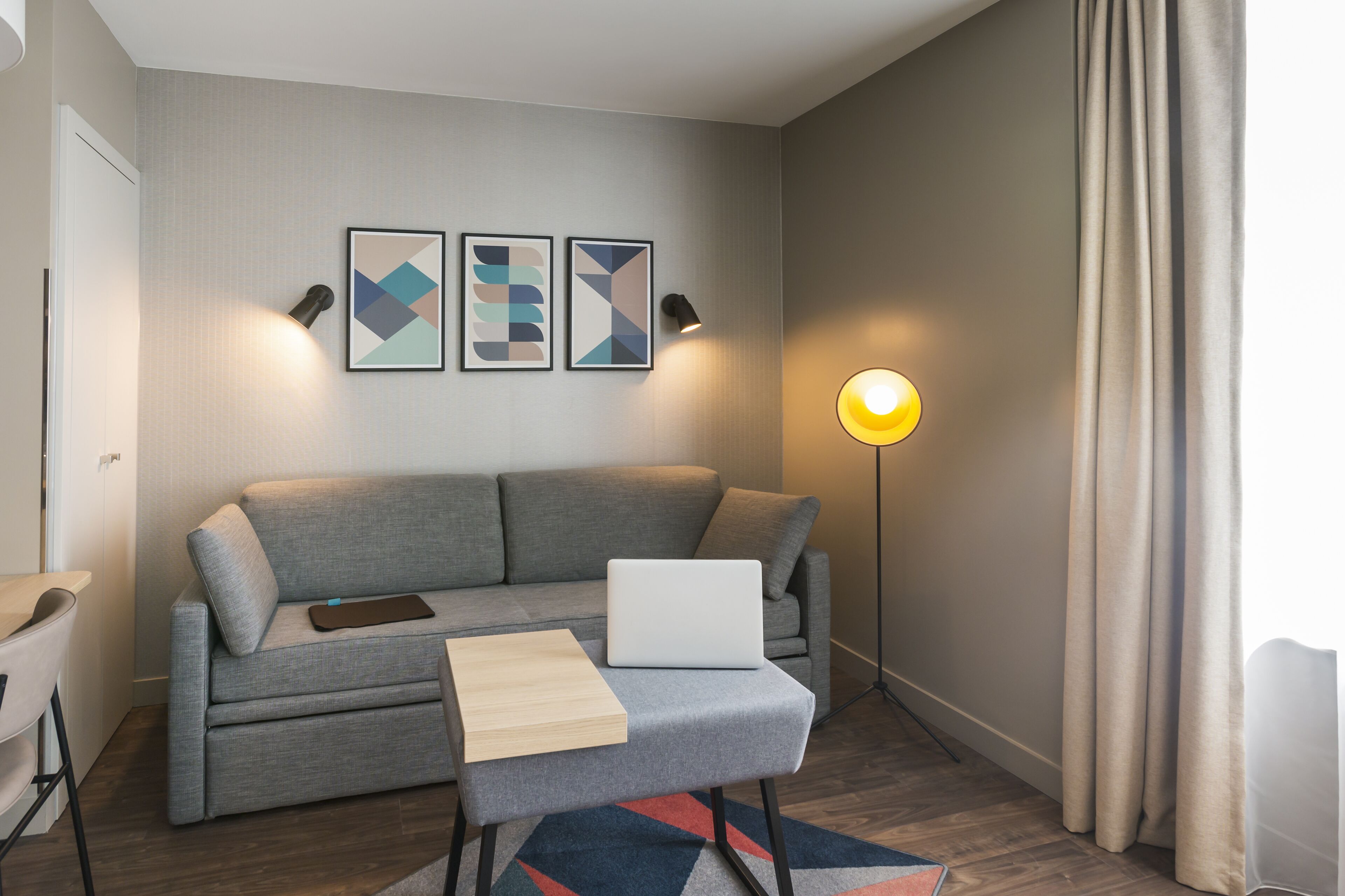 15-inch flat-screen tv with satellite channels