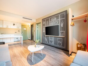Cobrellits, decoració individual, mobiliari individual i escriptori 