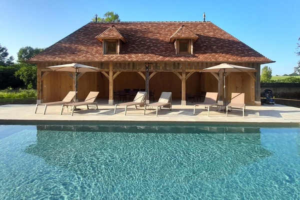 Seasonal outdoor pool, open 10:00 AM to 7:00 PM, pool umbrellas
