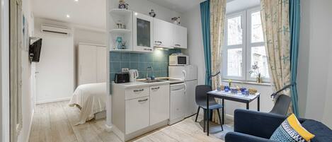 Studio (Studio Apartment) | Living room