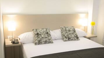 Quarto casal standard de uso individual | Cofres nos quartos, cortinas blackout, quartos à prova de som