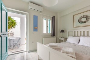 In-room safe, iron/ironing board, WiFi, bed sheets