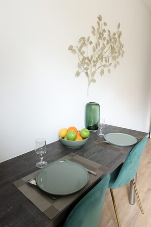 Dining - City center, Lyon 2/Lyon 3 University, parking, everything walking distance! (Lyon)